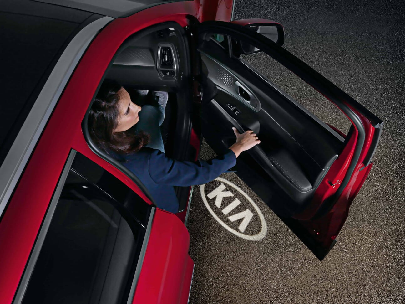 Подсветка зоны посадки, логотип KIA